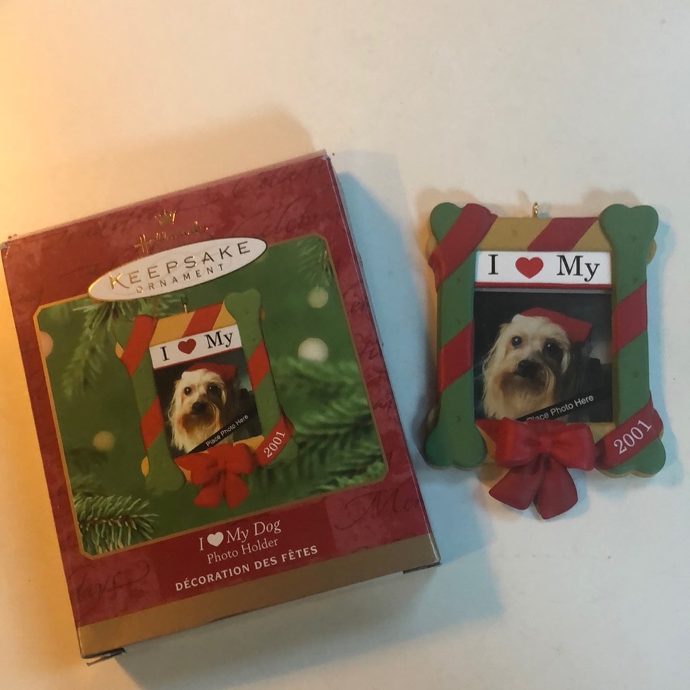 Hallmark keepsake 2001 I ❤️my dog photo holder ornament in the original box.